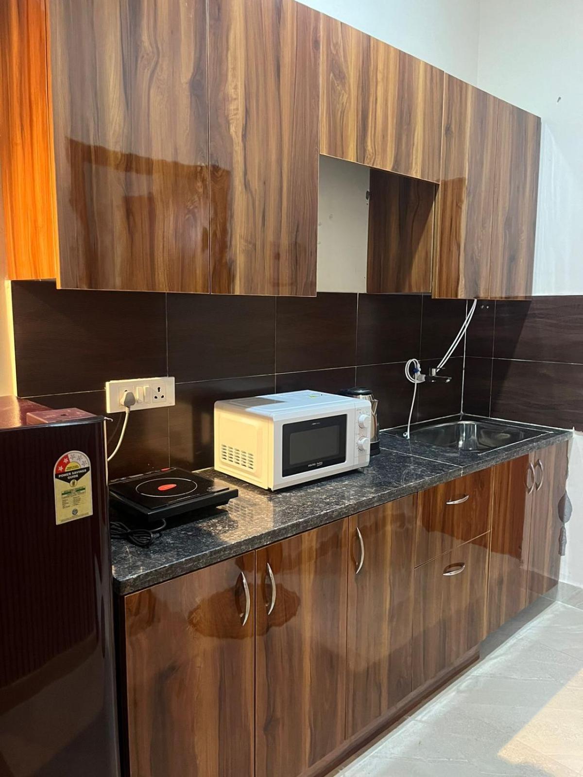 Studio Apartment In Greater Noida Εξωτερικό φωτογραφία