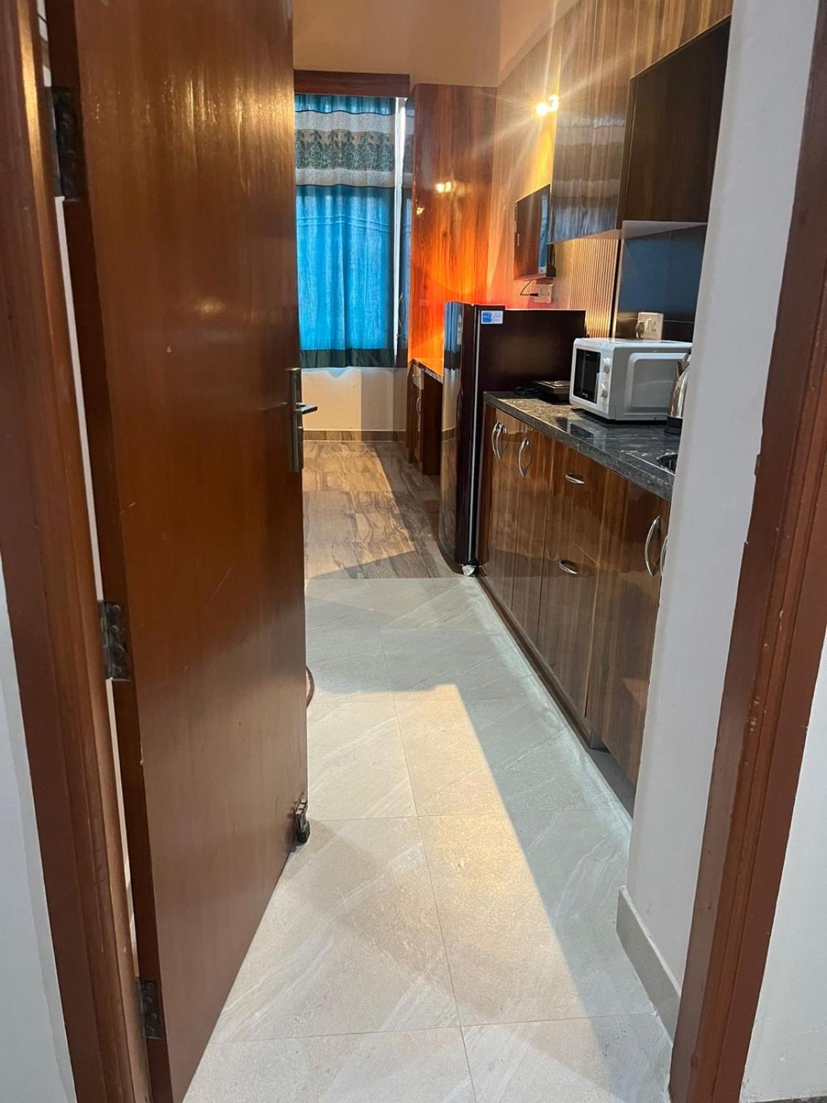 Studio Apartment In Greater Noida Εξωτερικό φωτογραφία